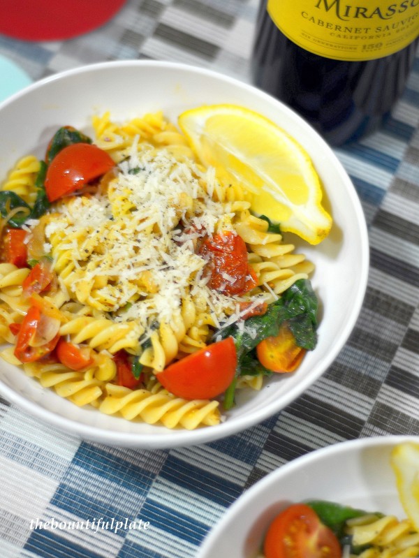 Spinach and cherry tomatoes pasta